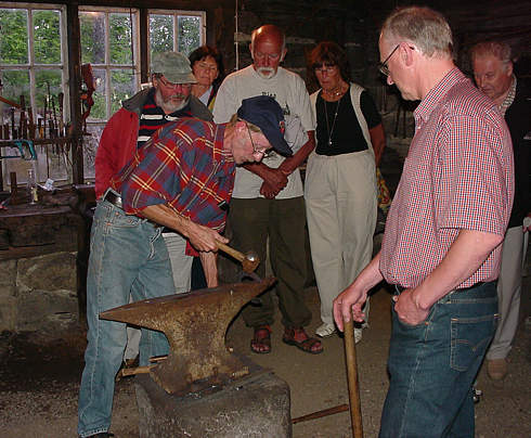 Hästskosmide vid Kungsgårdens smedja (foto: Lars Forslin)